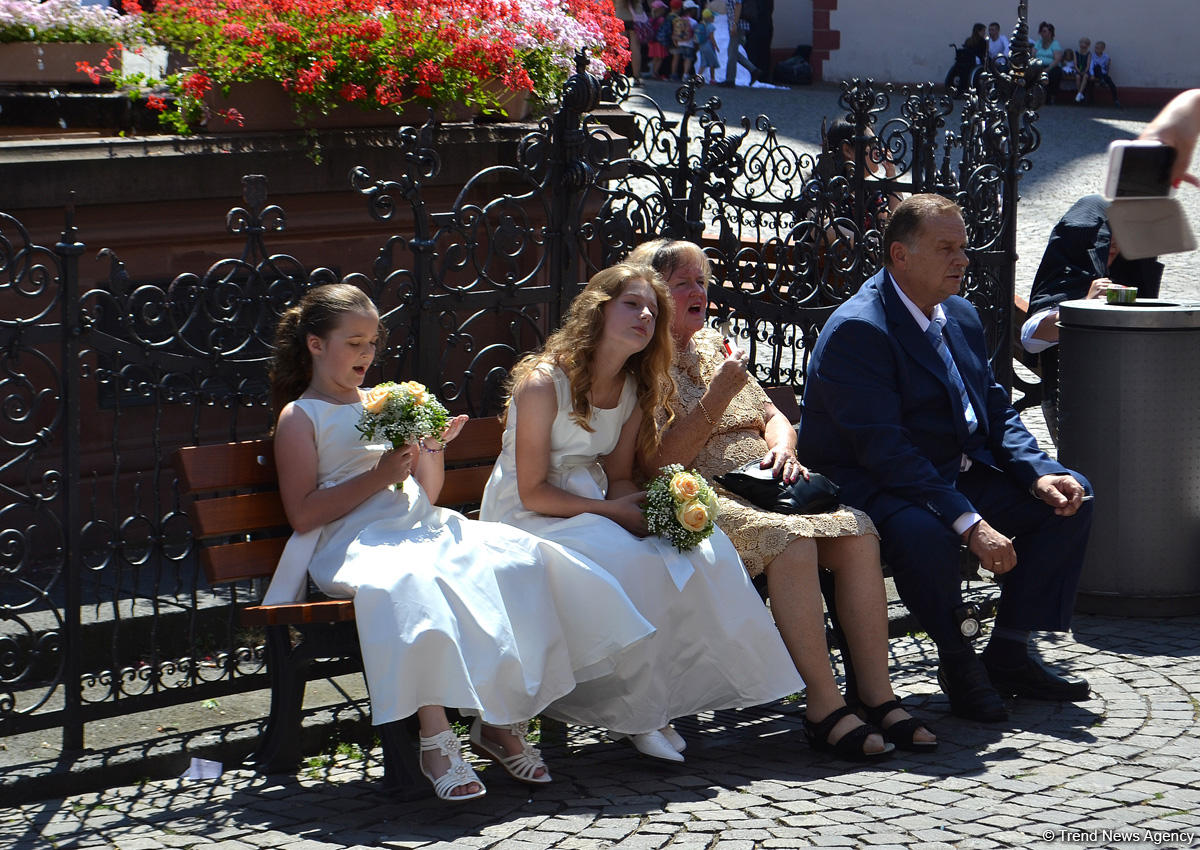 Путешествие в Европу: Молодожены Франкфурта на площади Рёмерберг (часть 2, ФОТО)