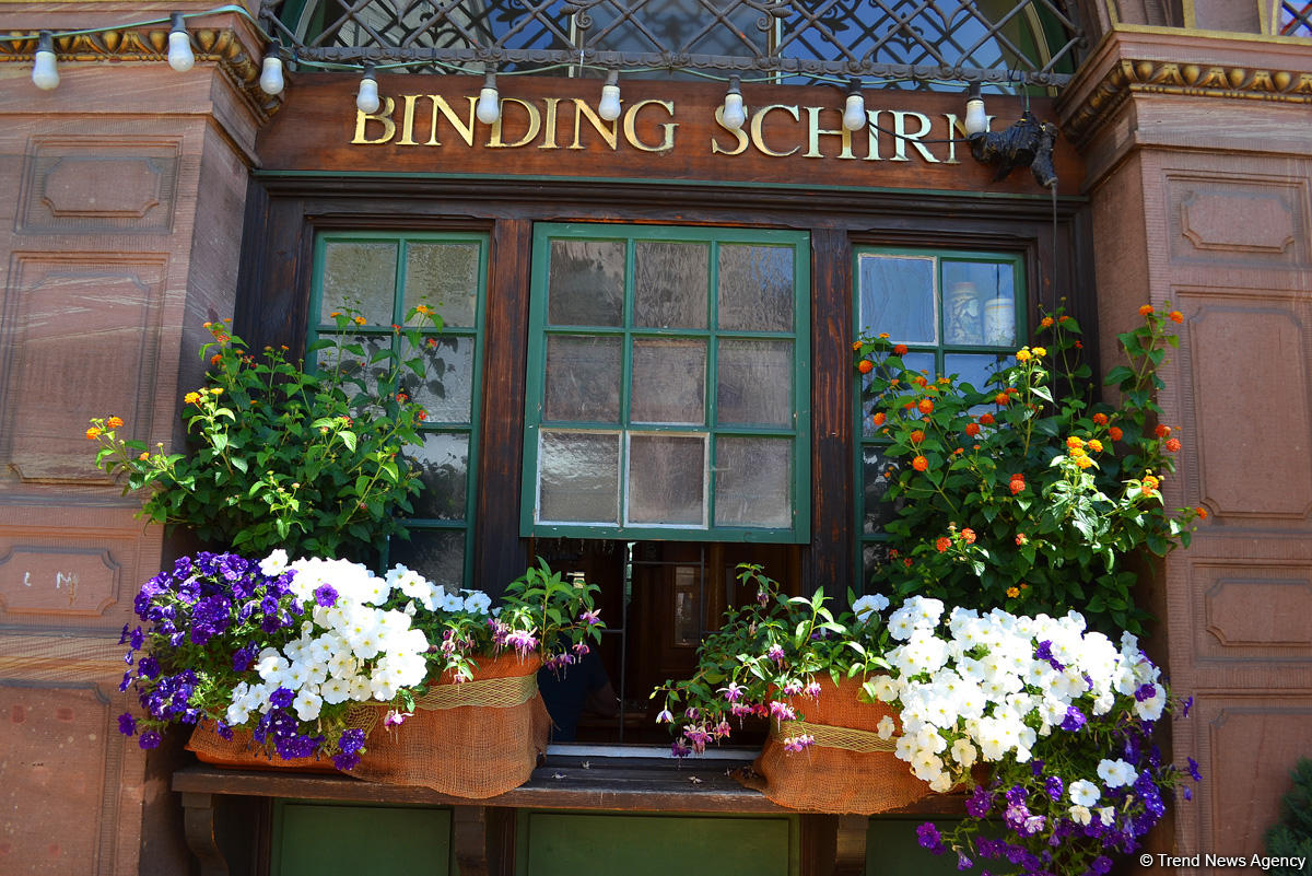 Путешествие в Европу: Молодожены Франкфурта на площади Рёмерберг (часть 2, ФОТО)