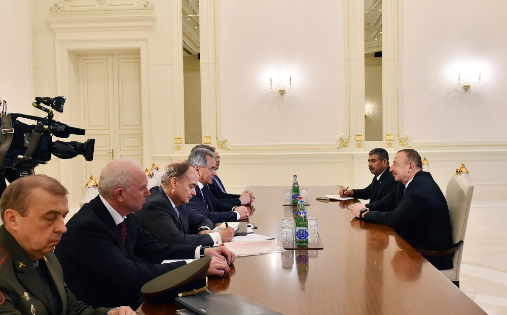 Президент Ильхам Алиев принял министра обороны России