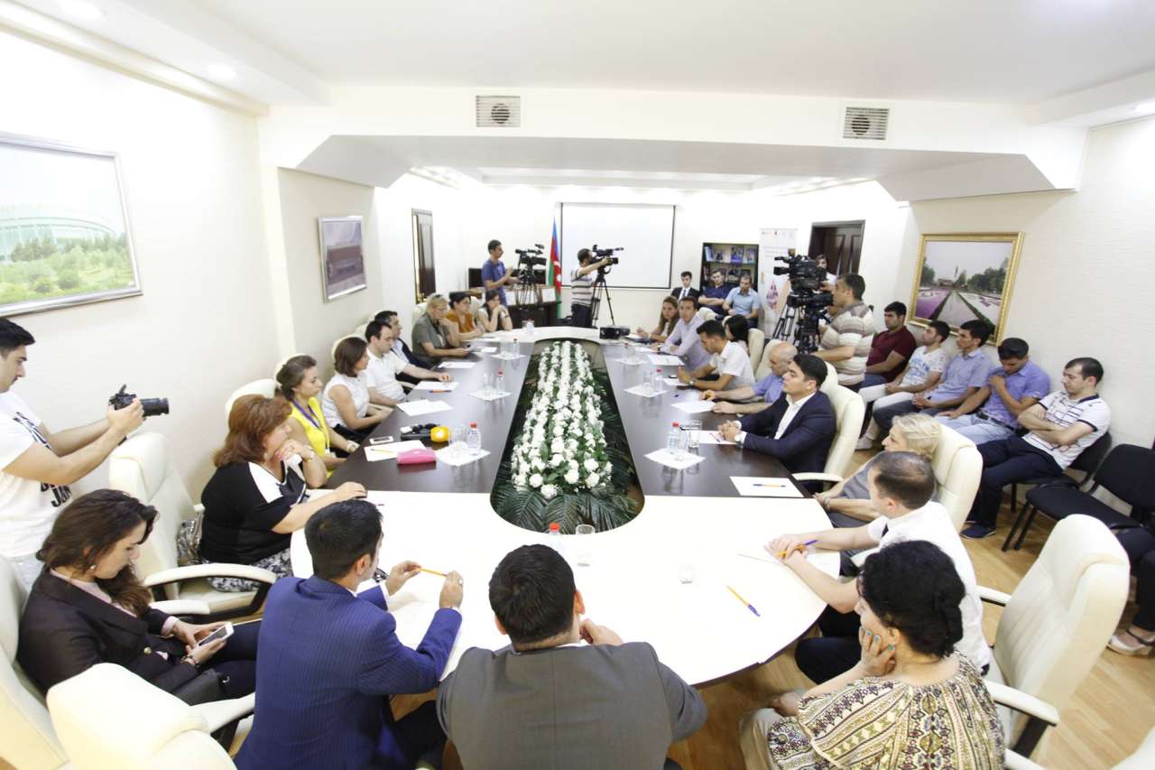 Конференция "Роль представителей молодежи и журналистов в развитии культуры донорства" в Баку (ФОТО)