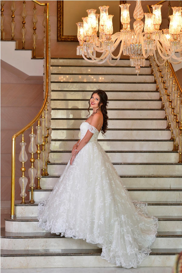 Бакинское лето: Красавицы в свадебных платьях и национальной одежде (ФОТО)