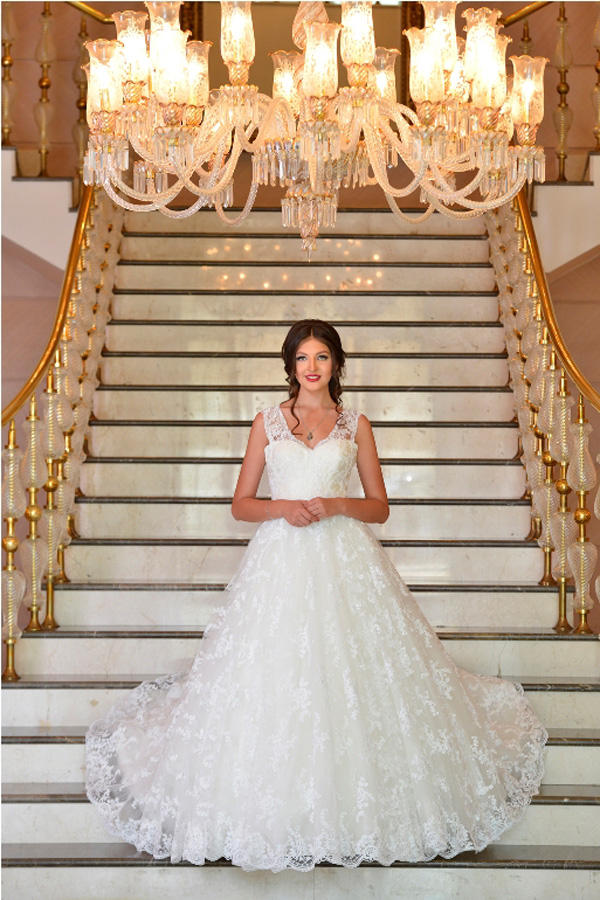 Бакинское лето: Красавицы в свадебных платьях и национальной одежде (ФОТО)