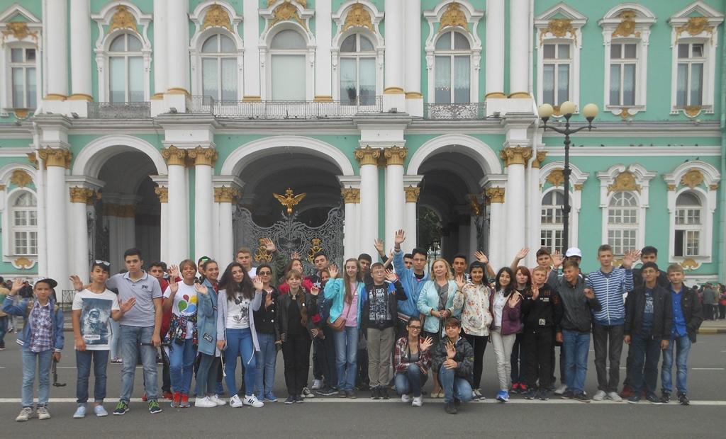 "Здравствуй, Россия!": поездка азербайджанских школьников в Санкт-Петербург  (ФОТО)