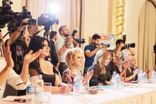 В Баку выбрали самую красивую и умную девушку стран СНГ (ФОТО)