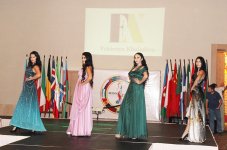 В Баку выбрали самую красивую и умную девушку стран СНГ (ФОТО)