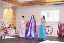 В Баку выбрали самую красивую и умную девушку стран СНГ (ФОТО)