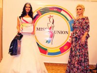 В Баку выбрали самую красивую и умную девушку стран СНГ (ФОТО)
