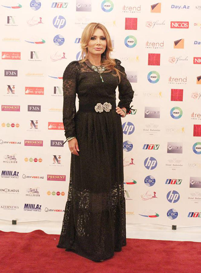 В Баку выбрали самую красивую и умную девушку стран СНГ (ФОТО)