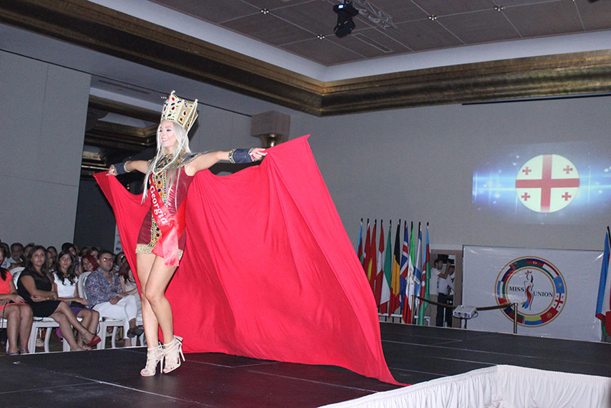 В Баку выбрали самую красивую и умную девушку стран СНГ (ФОТО)