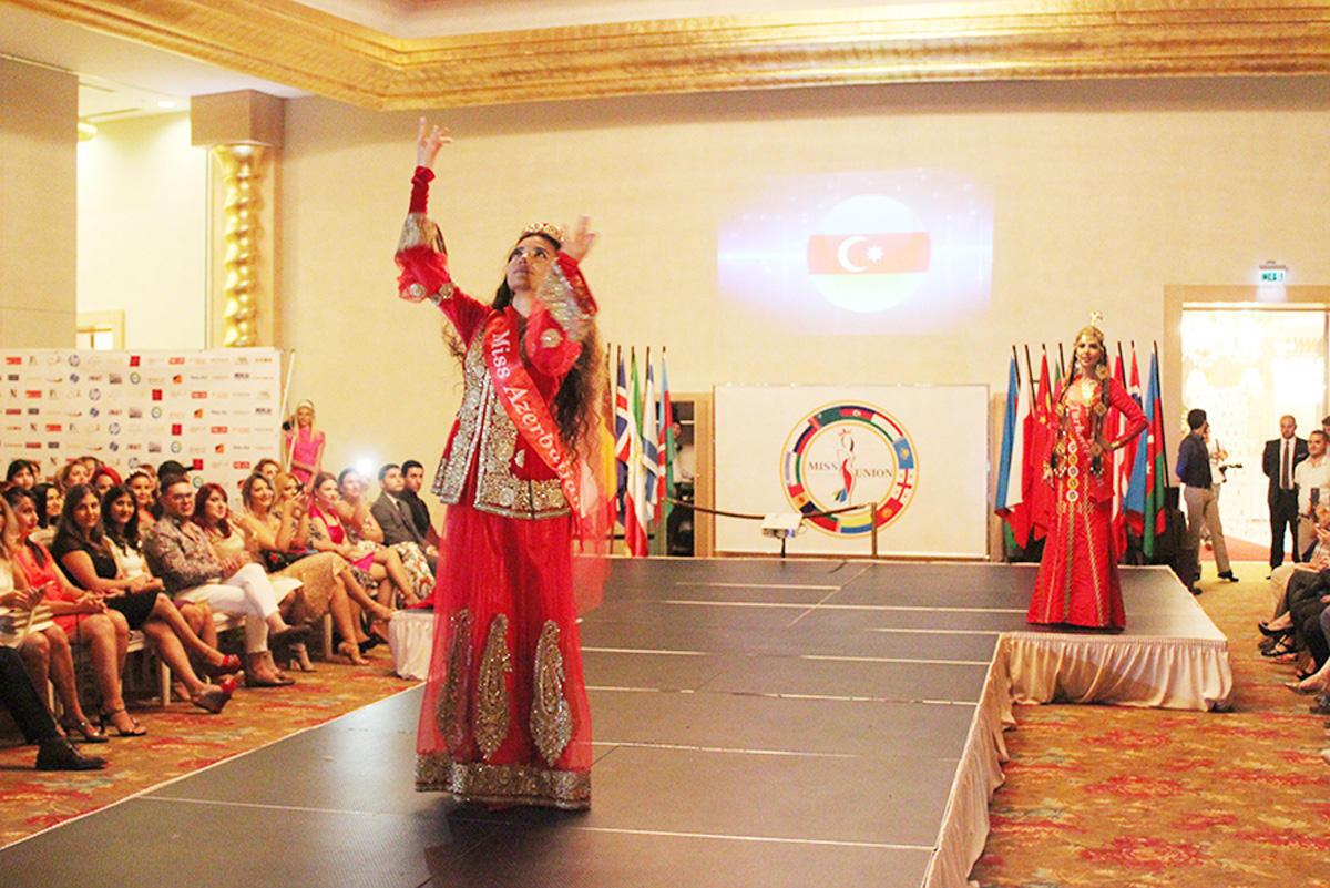 В Баку выбрали самую красивую и умную девушку стран СНГ (ФОТО)