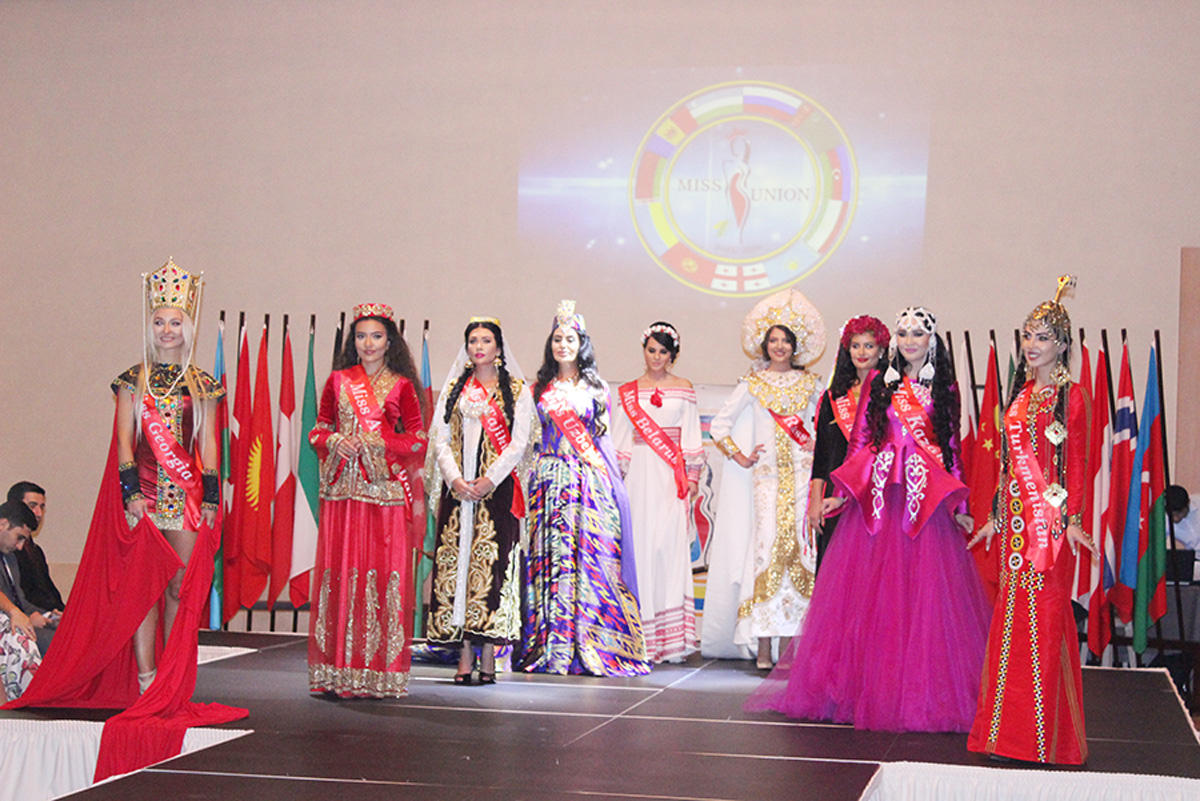 В Баку выбрали самую красивую и умную девушку стран СНГ (ФОТО)