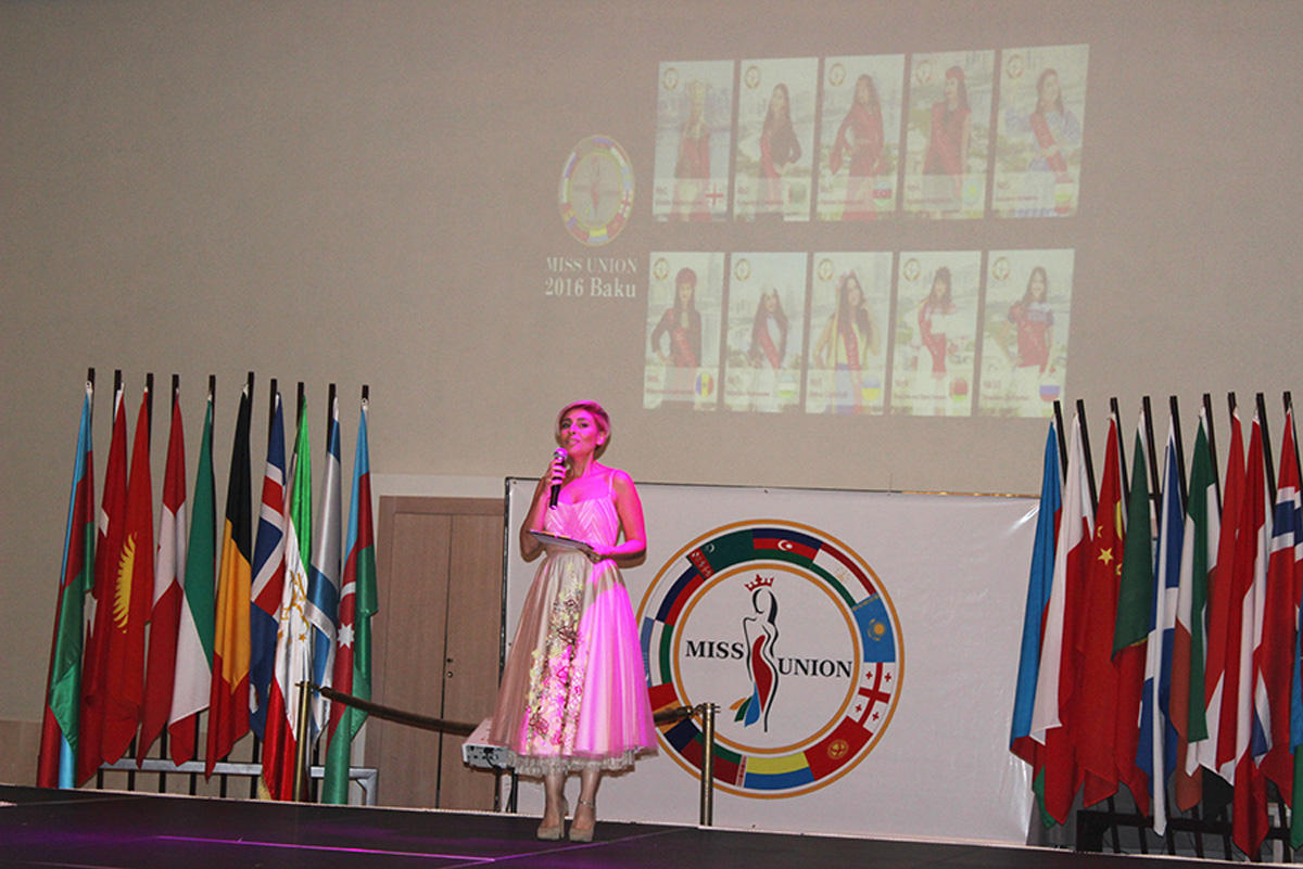 В Баку выбрали самую красивую и умную девушку стран СНГ (ФОТО)