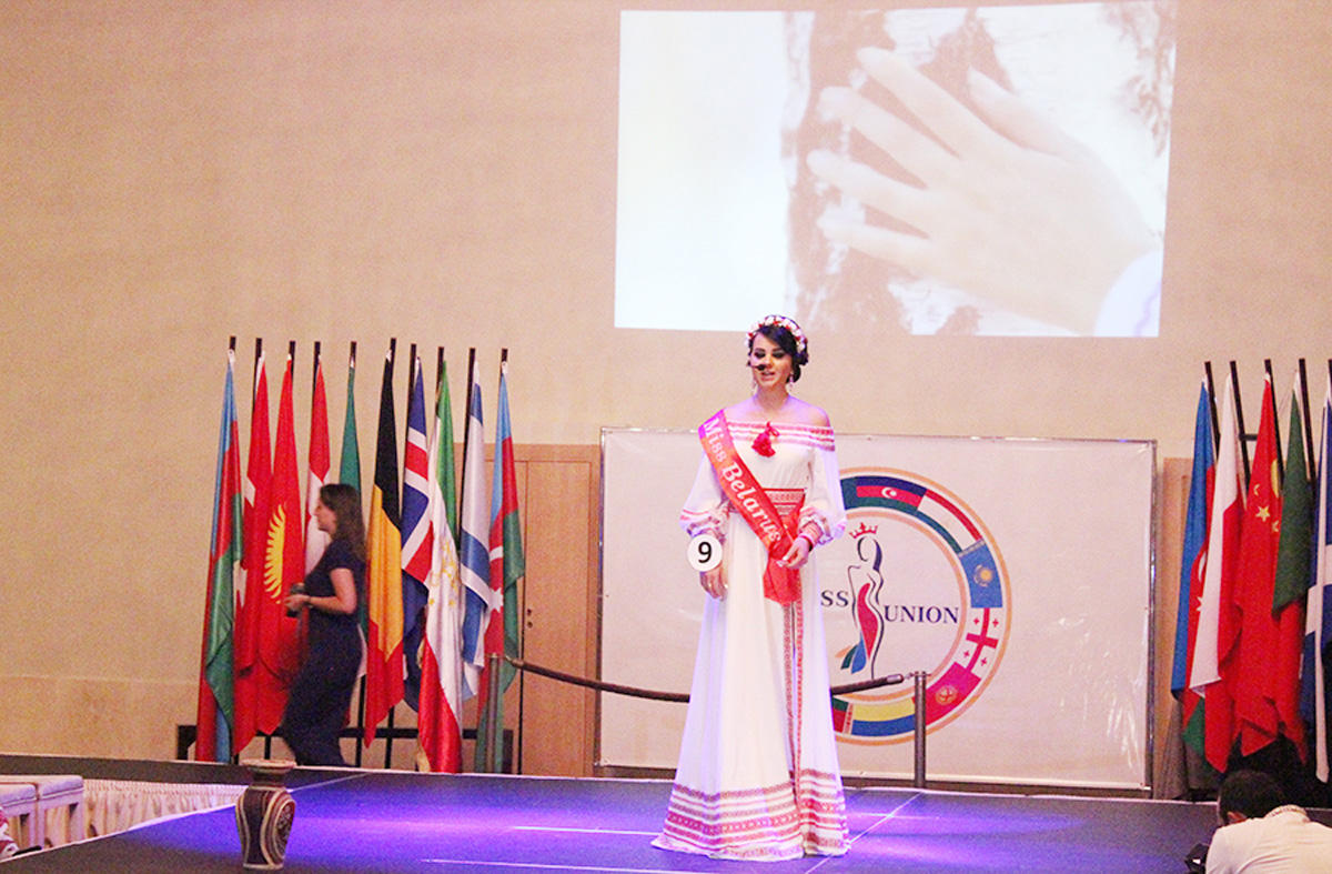 В Баку выбрали самую красивую и умную девушку стран СНГ (ФОТО)