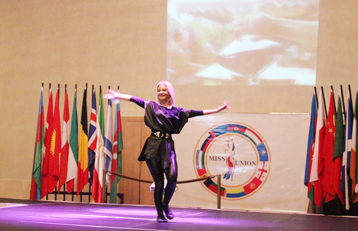 В Баку выбрали самую красивую и умную девушку стран СНГ (ФОТО)