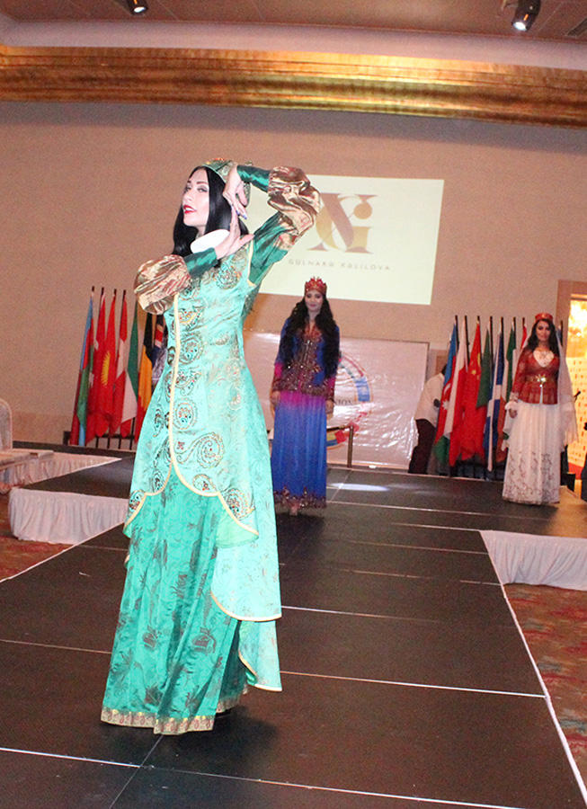 В Баку выбрали самую красивую и умную девушку стран СНГ (ФОТО)