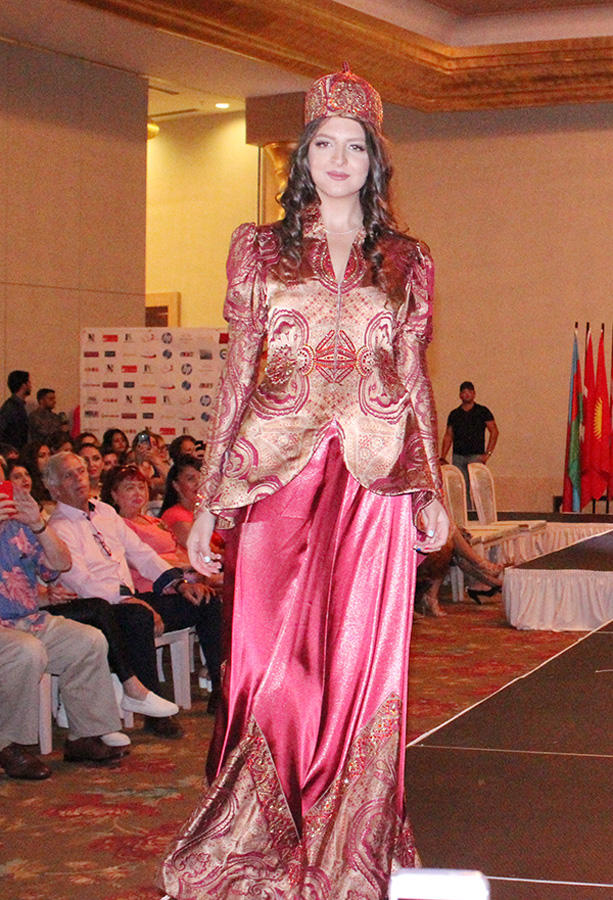 В Баку выбрали самую красивую и умную девушку стран СНГ (ФОТО)