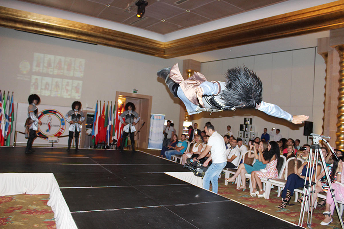 В Баку выбрали самую красивую и умную девушку стран СНГ (ФОТО)