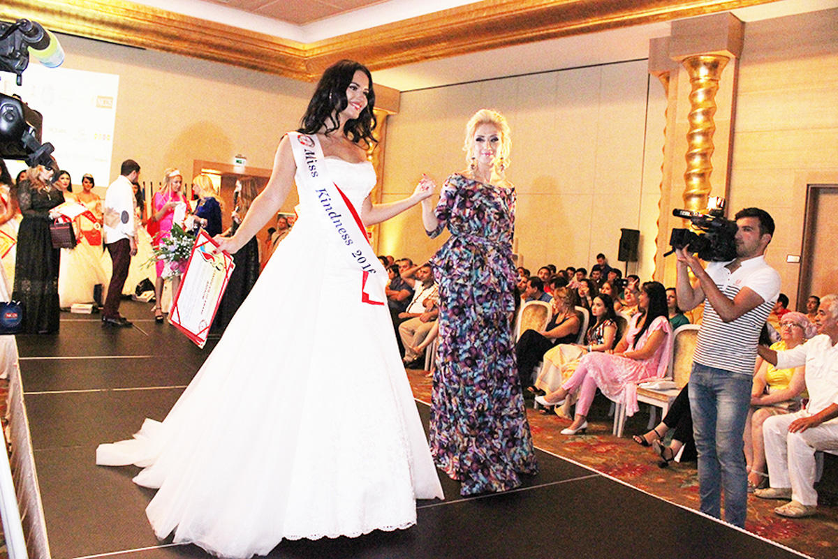 В Баку выбрали самую красивую и умную девушку стран СНГ (ФОТО)