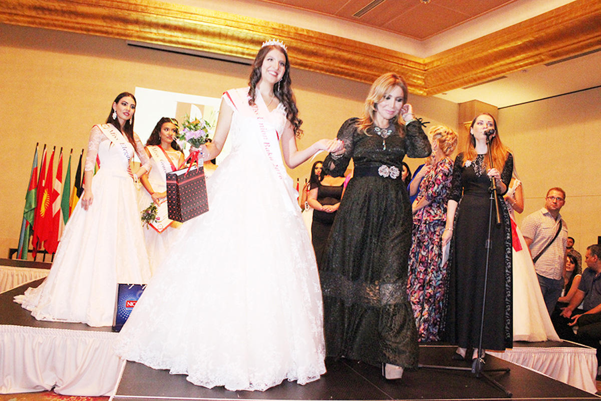 В Баку выбрали самую красивую и умную девушку стран СНГ (ФОТО)