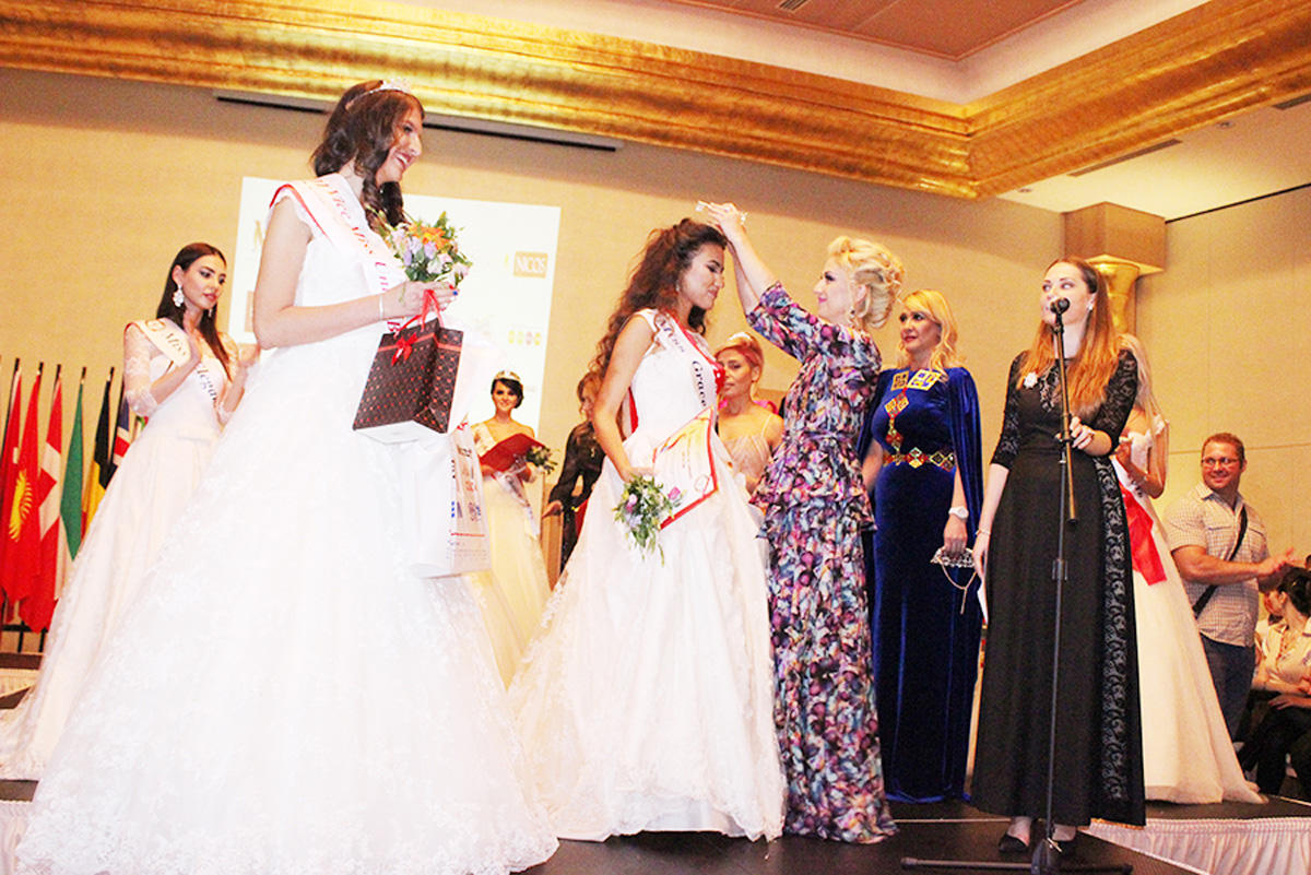 В Баку выбрали самую красивую и умную девушку стран СНГ (ФОТО)