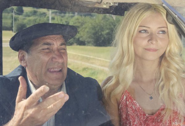 Белокурая красавица вернула к жизни народного артиста Азербайджана  (ВИДЕО, ФОТО)