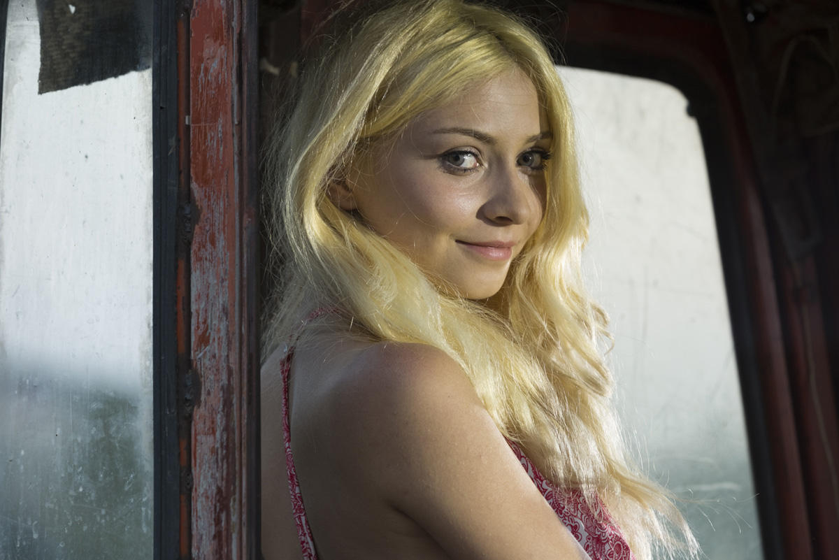 Белокурая красавица вернула к жизни народного артиста Азербайджана  (ВИДЕО, ФОТО)