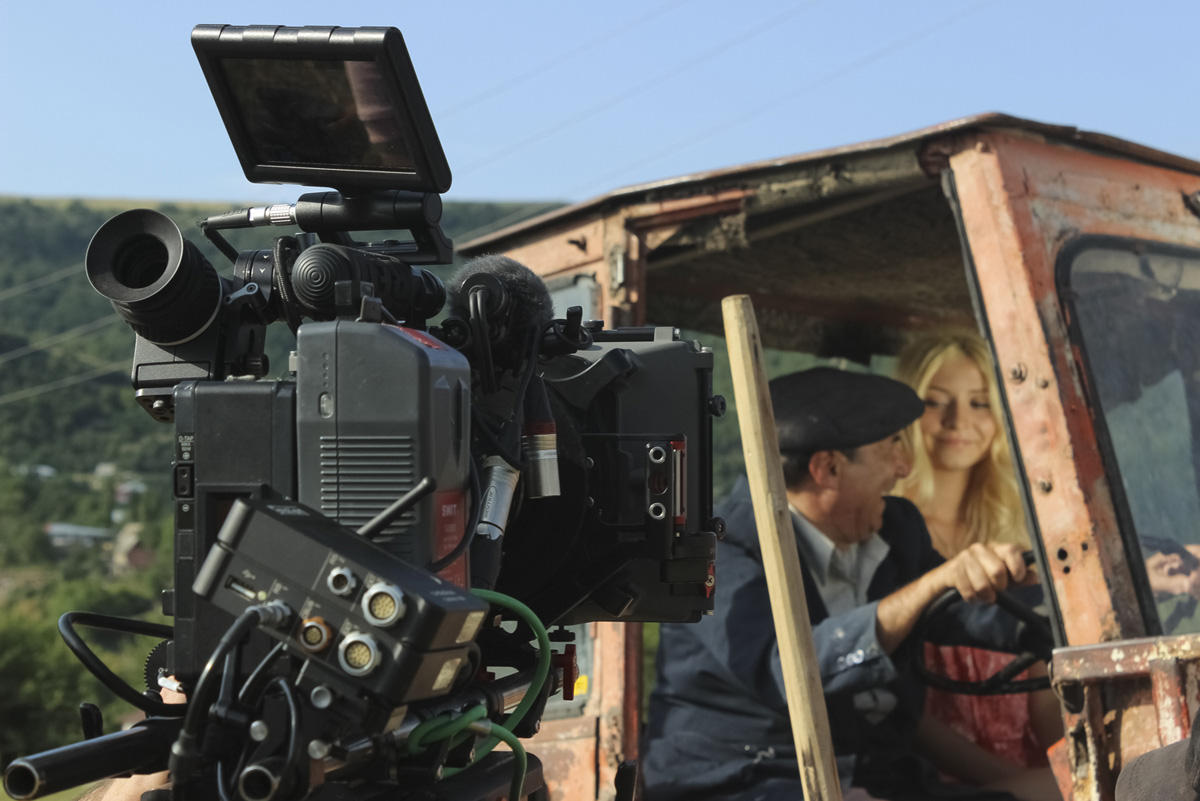 Белокурая красавица вернула к жизни народного артиста Азербайджана  (ВИДЕО, ФОТО)