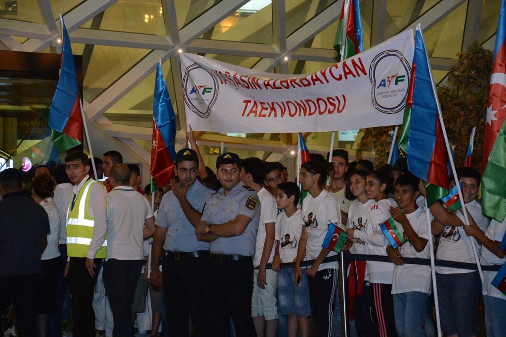 Олимпийская сборная Азербайджана вернулась на Родину (ФОТО)