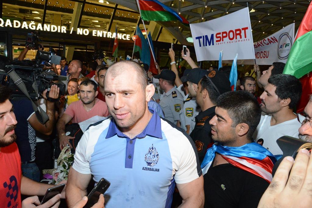 Олимпийская сборная Азербайджана вернулась на Родину (ФОТО)