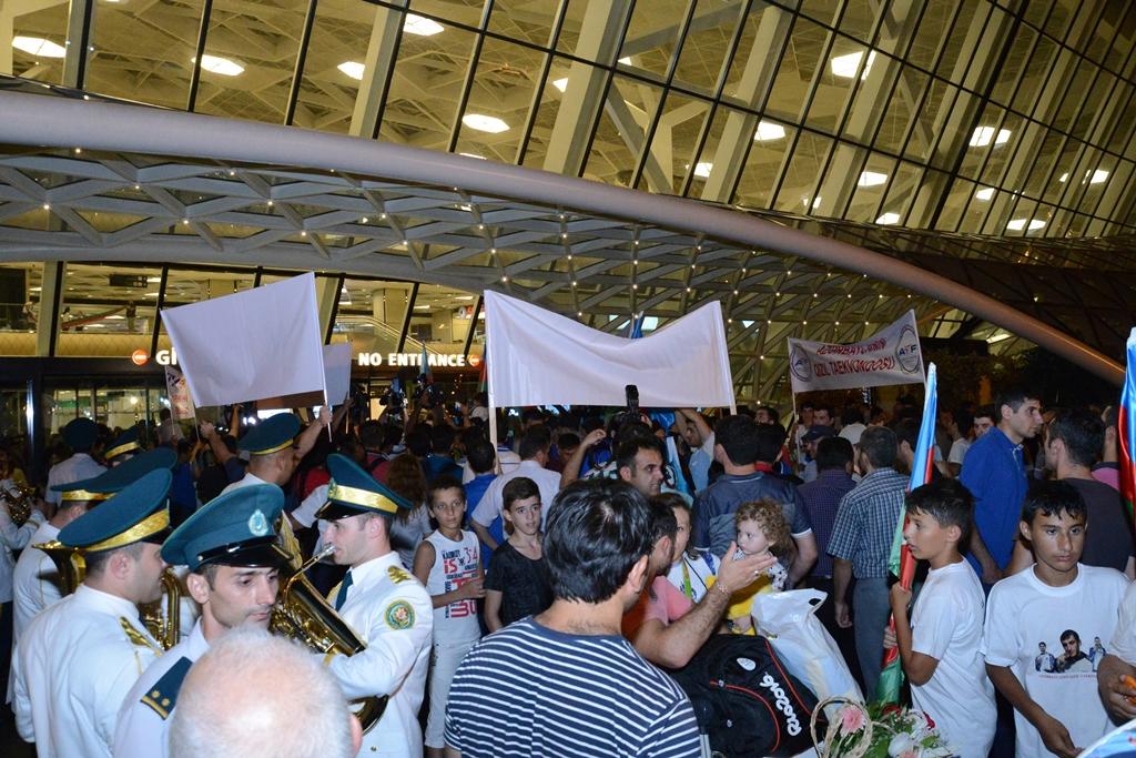 Олимпийская сборная Азербайджана вернулась на Родину (ФОТО)