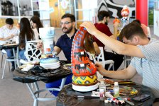 Креативные и красочные шахматные фигуры в Баку (ФОТО)