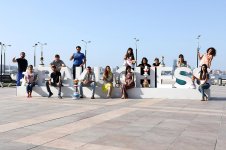 Креативные и красочные шахматные фигуры в Баку (ФОТО)