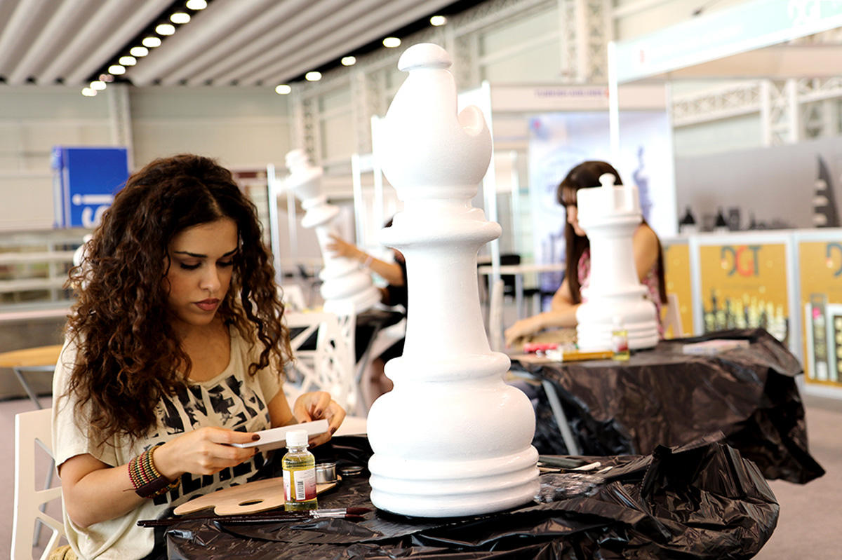 Креативные и красочные шахматные фигуры в Баку (ФОТО)