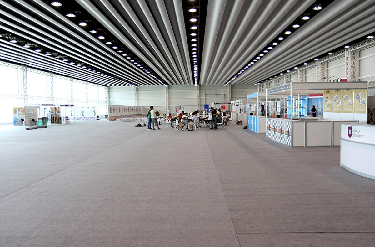 Креативные и красочные шахматные фигуры в Баку (ФОТО)