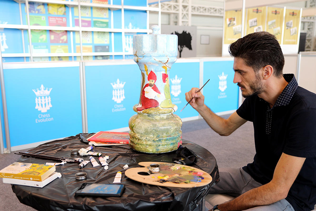 Креативные и красочные шахматные фигуры в Баку (ФОТО)