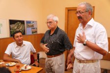 Азербайджанские кинематографисты поздравили Рафига Дадашева (ФОТО)