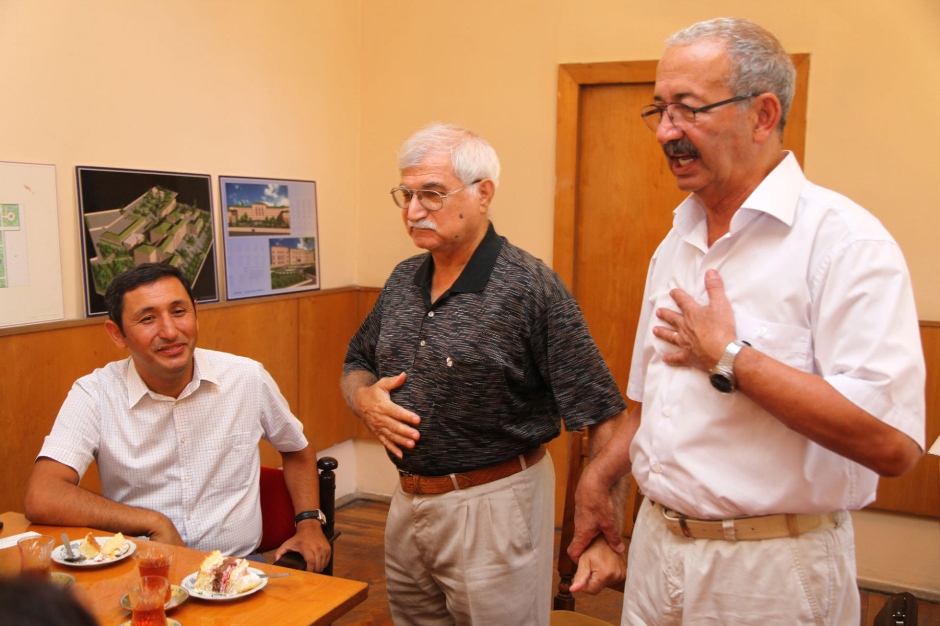 Азербайджанские кинематографисты поздравили Рафига Дадашева (ФОТО)