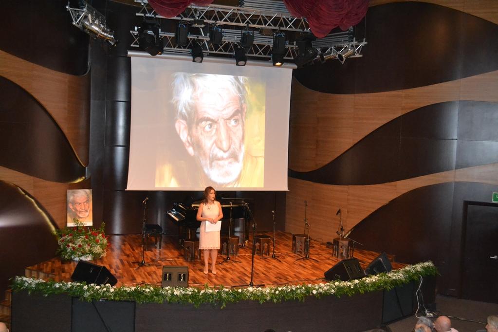 В Баку презентована книга Шахрияра "Приветствие Гейдарбабе" (ФОТО)