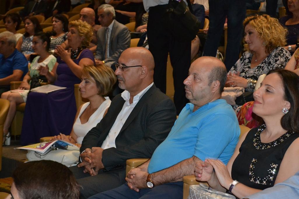 В Баку презентована книга Шахрияра "Приветствие Гейдарбабе" (ФОТО)