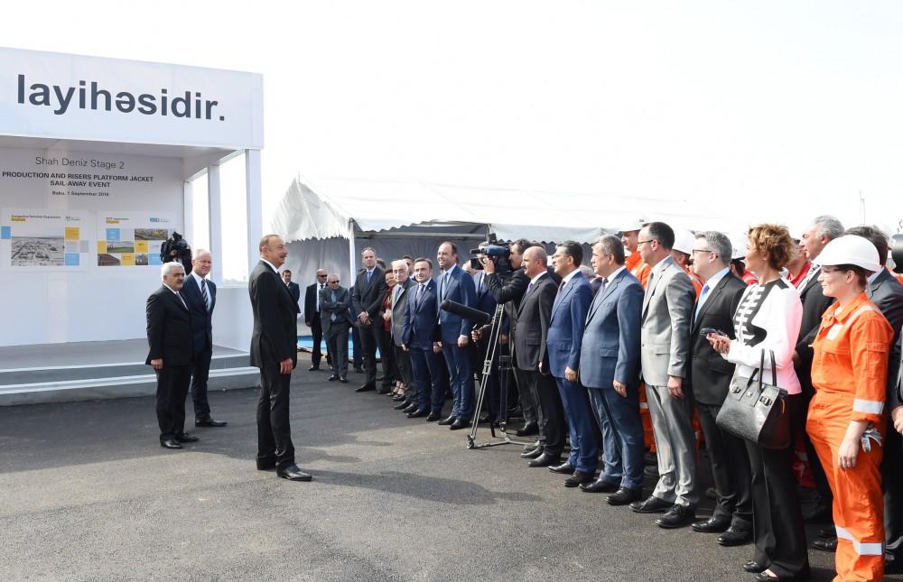 Президент Ильхам Алиев принял участие в церемонии отправки опорного блока платформы в рамках проекта "Шах Дениз-2" (ФОТО)