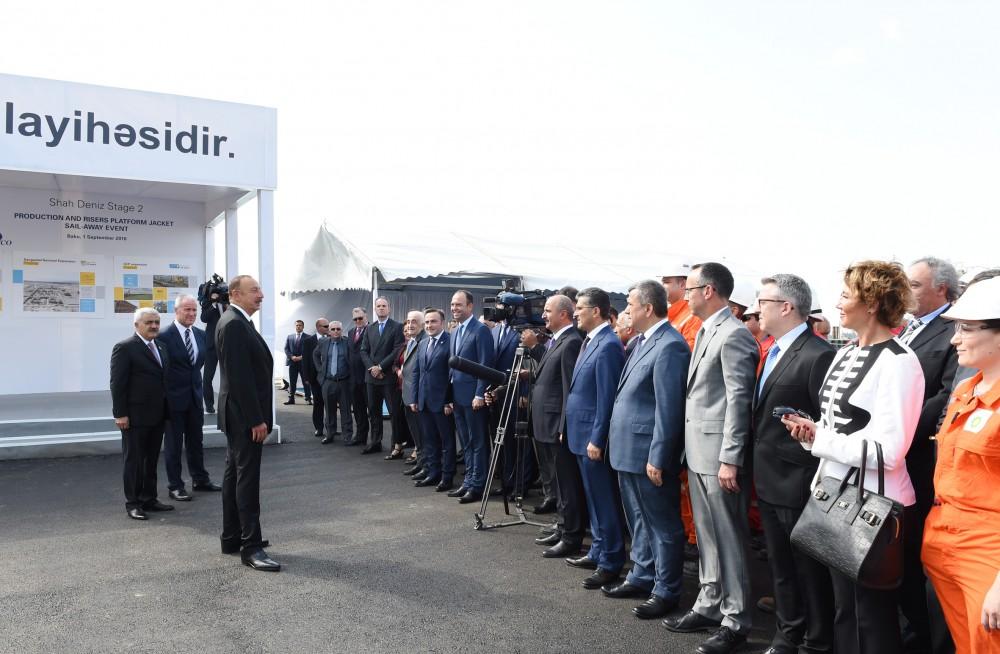 Президент Ильхам Алиев принял участие в церемонии отправки опорного блока платформы в рамках проекта "Шах Дениз-2" (ФОТО)