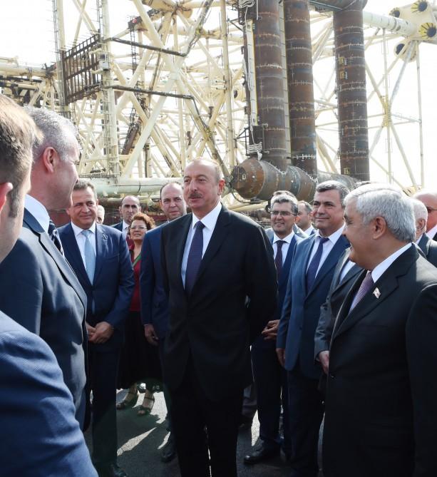 Президент Ильхам Алиев принял участие в церемонии отправки опорного блока платформы в рамках проекта "Шах Дениз-2" (ФОТО)