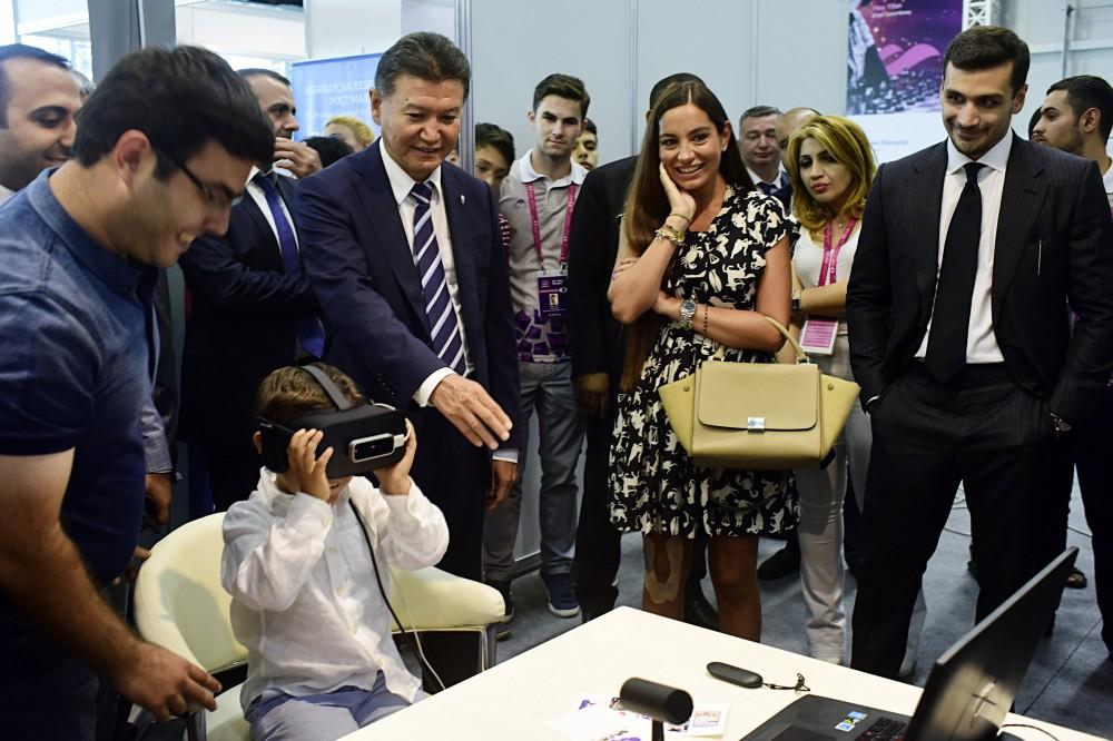 Выставочный зал Бакинской шахматной олимпиады вызывает большой интерес у любителей спорта (ФОТО)