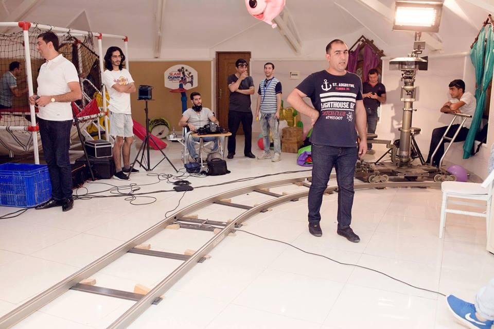 Клоун за рулем автомобиля, или "Игра в прятки" по-азербайджански (ФОТО)