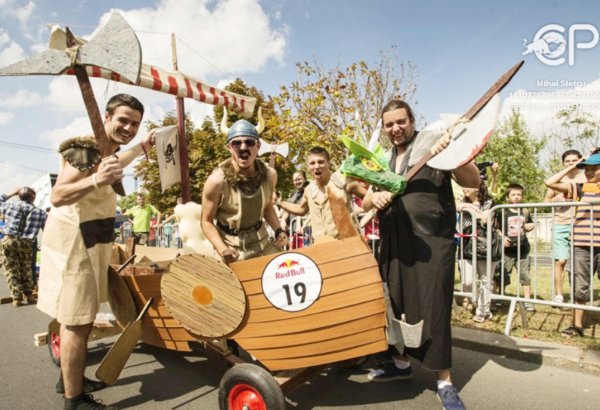 Гонки на драндулетах – фестиваль аварий и креативности из Бухареста в Баку (ФОТО)