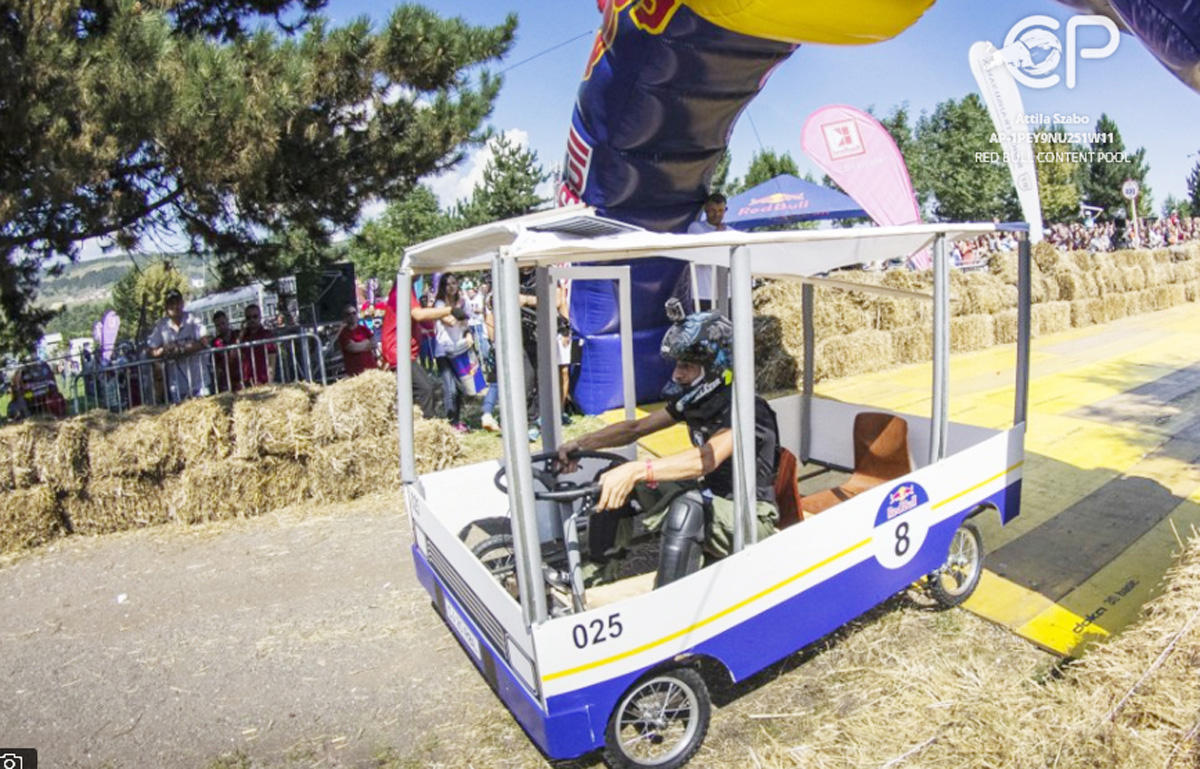 Гонки на драндулетах – фестиваль аварий и креативности из Бухареста в Баку (ФОТО)