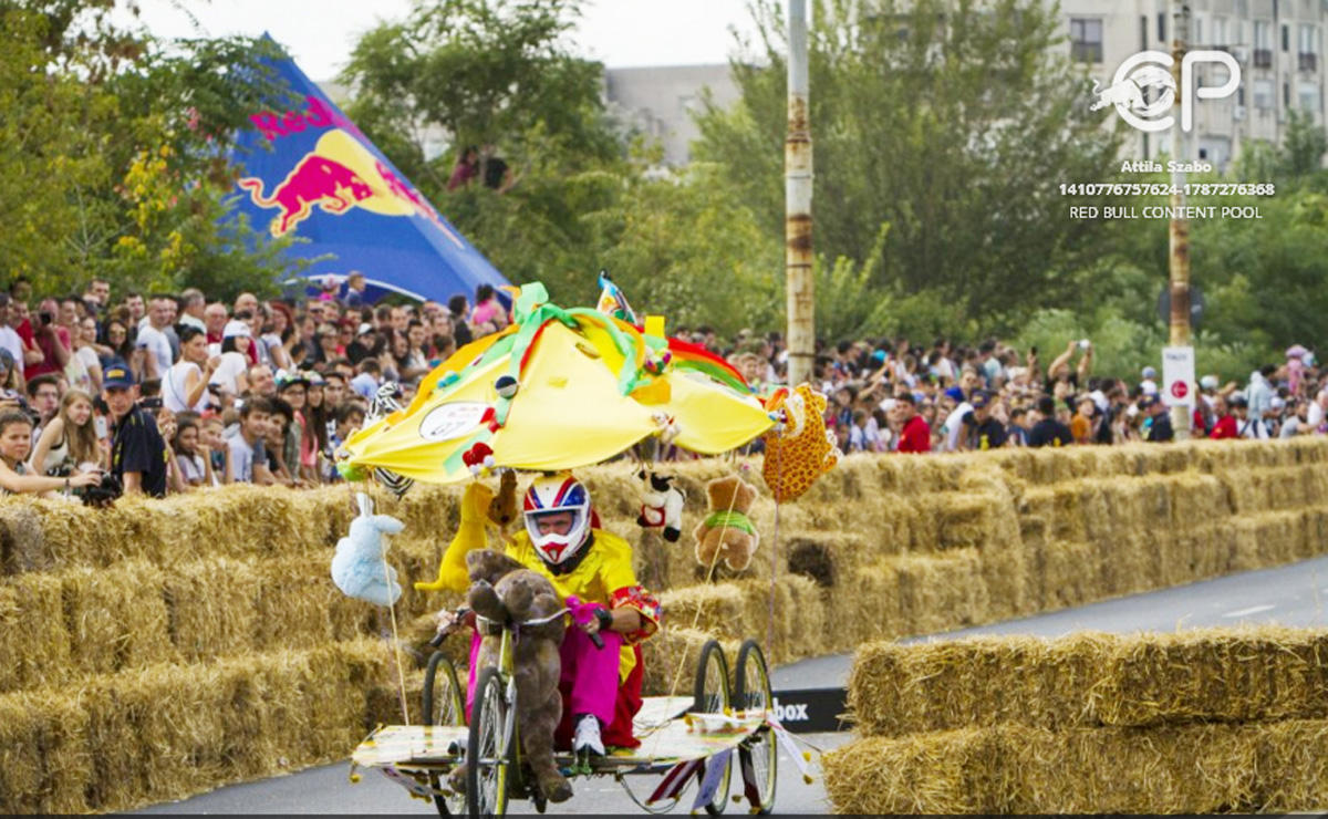 Гонки на драндулетах – фестиваль аварий и креативности из Бухареста в Баку (ФОТО)