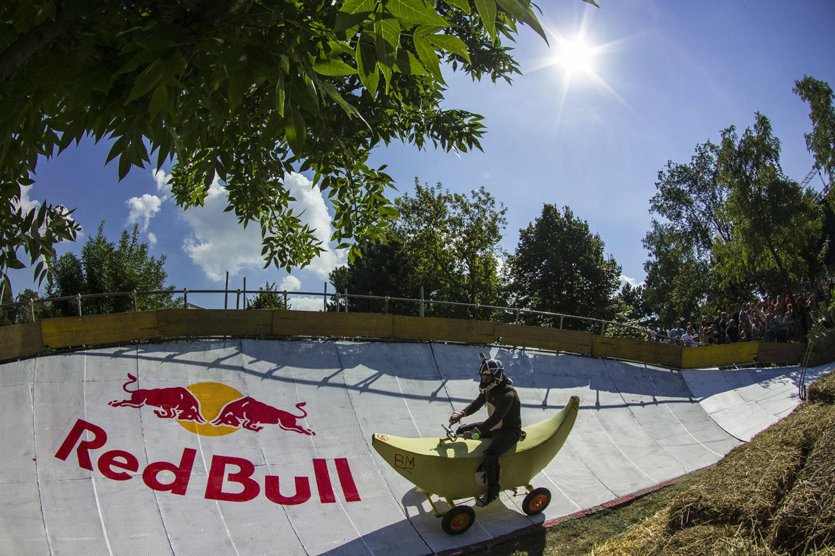 Гонки на драндулетах – фестиваль аварий и креативности из Бухареста в Баку (ФОТО)