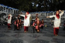 Бакинский уик-энд: ретро-автомобили, музыка, танцы (ФОТО)