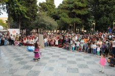 Бакинский уик-энд: ретро-автомобили, музыка, танцы (ФОТО)